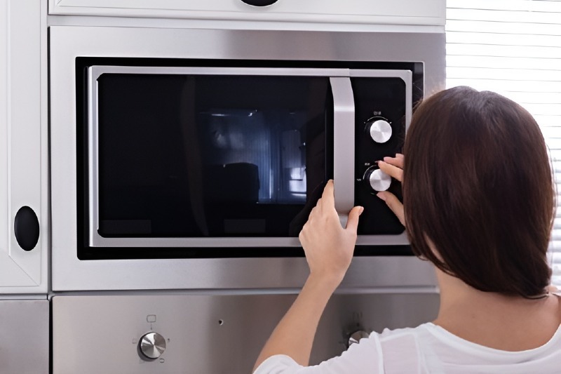 Mastering Buld-in Microwave Repair: When to DIY and When to Call a Pro